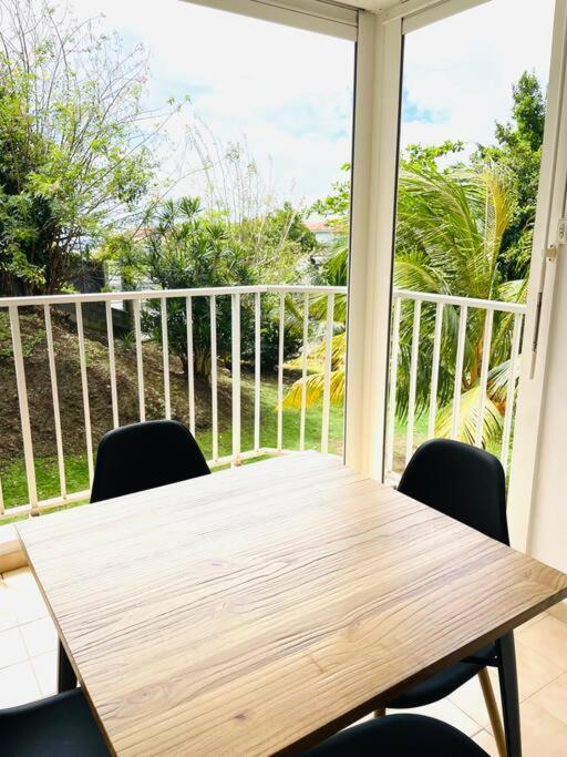 T2 Avec Parking - Entierement Climatise - Chez Elo Apartment Schoelcher Bagian luar foto